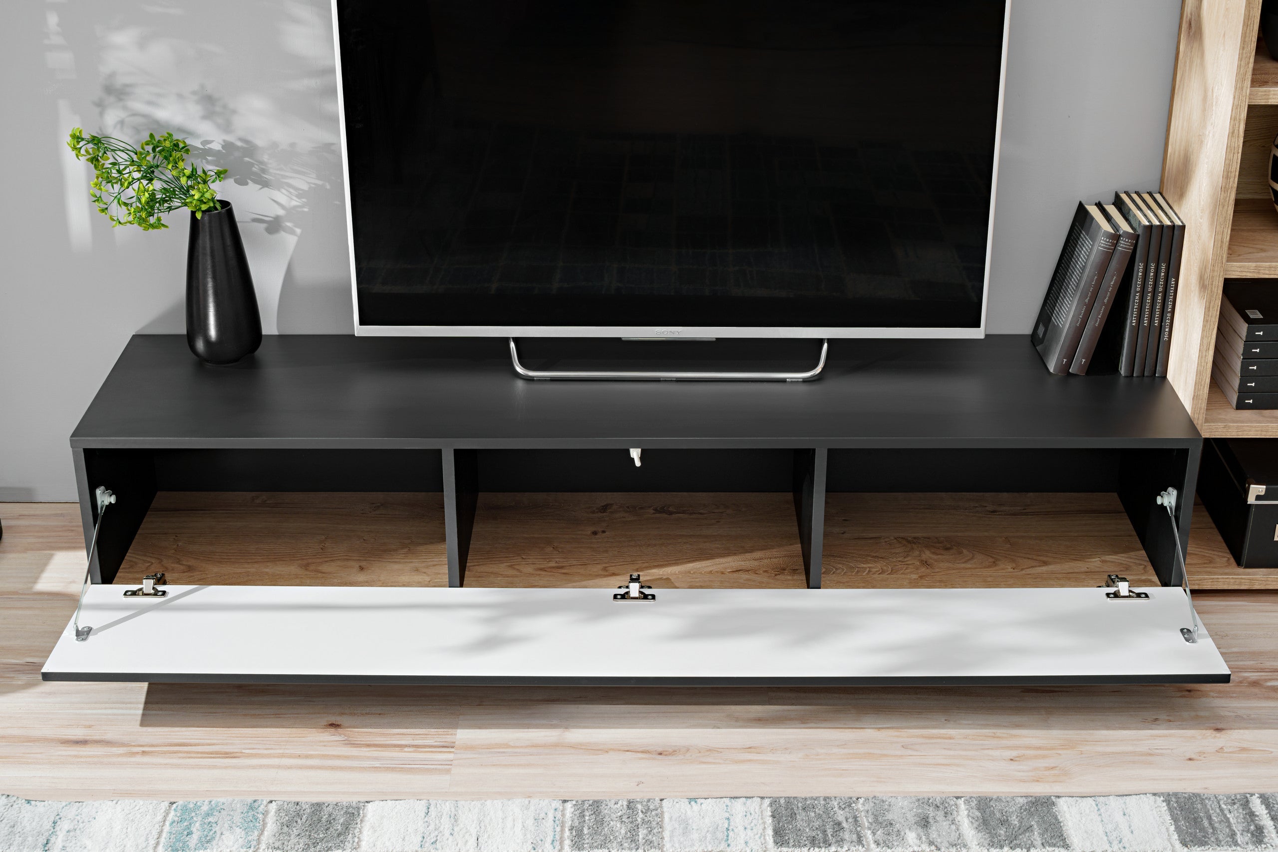 Robin III Media Wall Unit W240cm